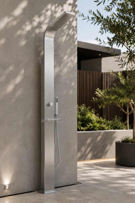 Douche extérieure Ilan inox incurvée