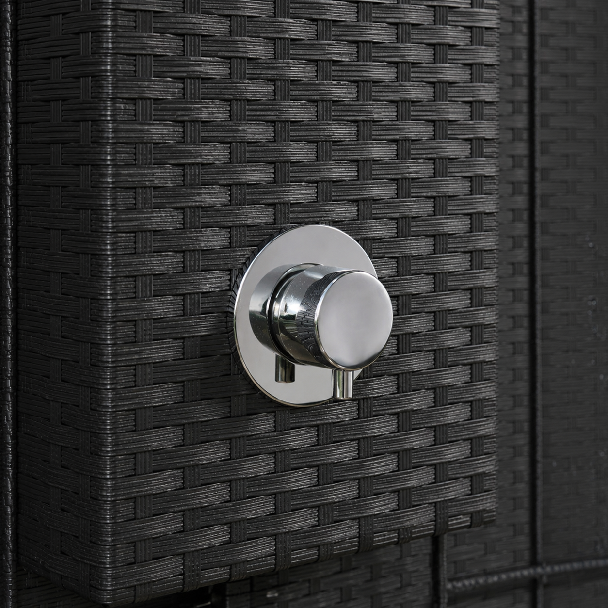 Douche extérieure noire en poly rotin